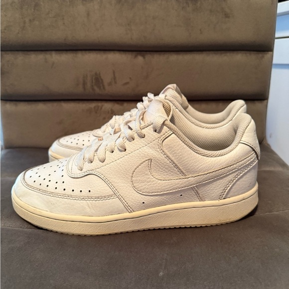 White Nike Court Vision Low Women’s Size 7 - Picture 3 of 5